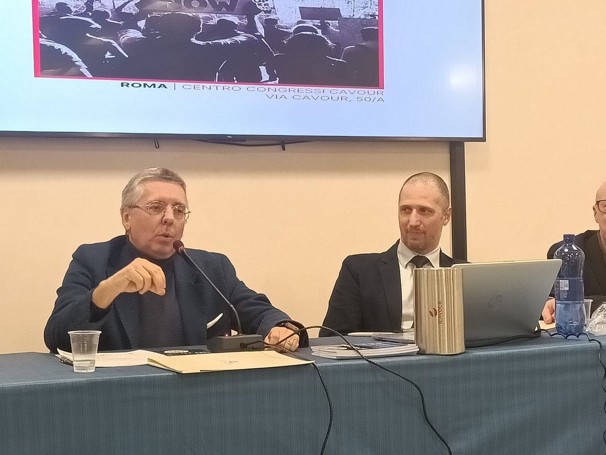 CeSEMS's tweet photo. Nuove immagini dal convegno di Roma, "No all'escalation del conflitto in Ucraina. I popoli europei vogliono la pace. 

#Ucraina #cesem https://t.co/co4cLUfOam