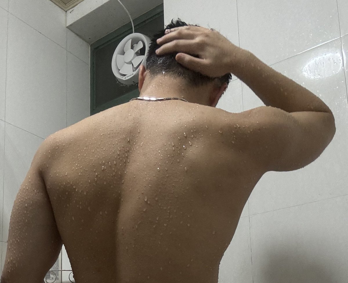 妲己把茶倒嘴里 tweet media