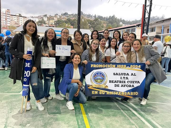 cafeblanco79's tweet photo. ¡70 años de historia y excelencia! El Colegio de Bachillerato Beatriz Cueva de Ayora celebra siete décadas de esfuerzo, dedicación que han construido una comunidad educativa ejemplar y llena de valores.
@colbeatrizcueva @rrubis
#SomosBeatriz #70bca #fiestasbca #loja #rrubis https://t.co/tCyKGSiLJM