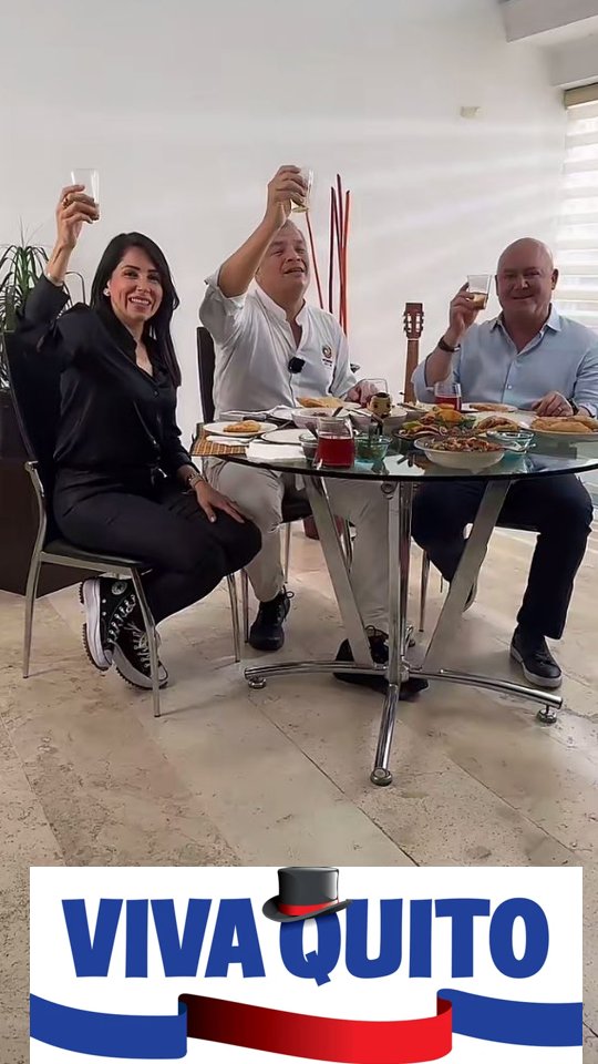 MarcoManosalv15's tweet photo. ¡Viva Quito!
Saludos a los hermanos de la capital de la republica del #Ecuador #Quito en su dia de recordación de la Fundación, 490 años.
#LuisaGonzalez
#LuisaPresidenta
#RafaelCorrea
#RC5
#RCMM https://t.co/8CghzHIRfp
