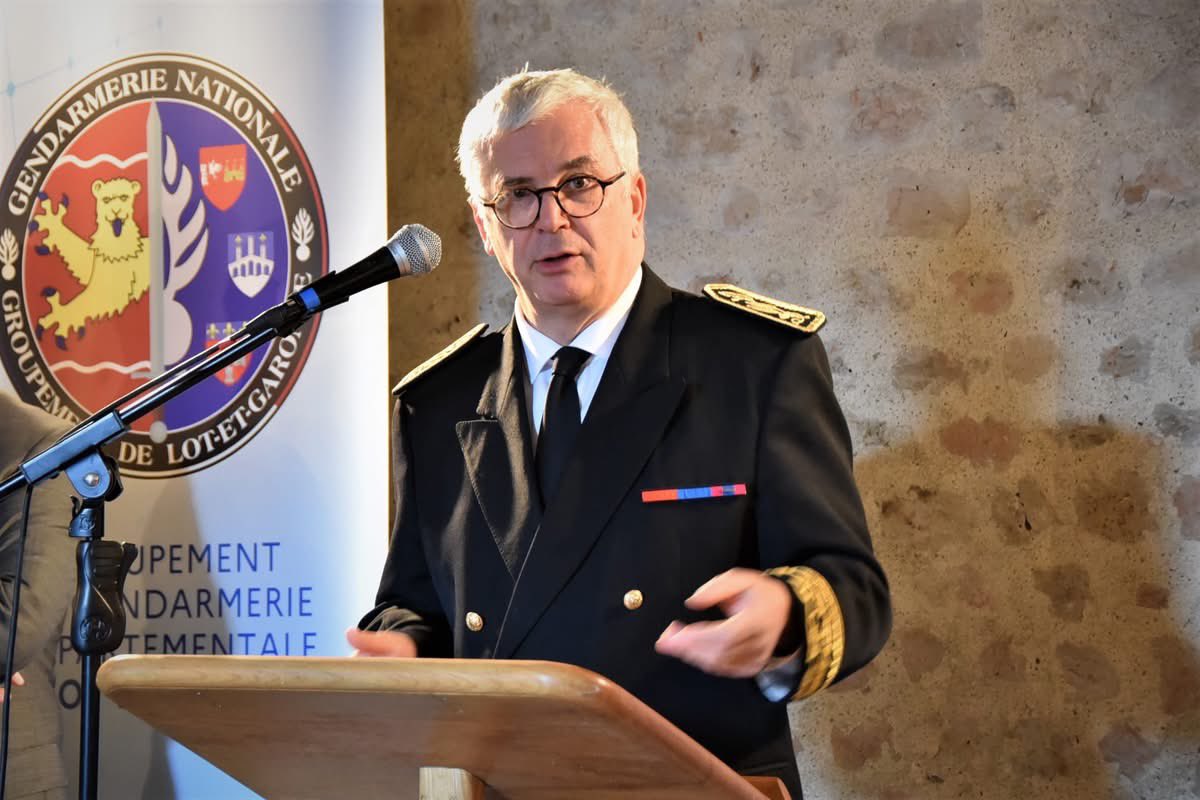#stegenevieve I Cérémonie de la Sainte-Geneviève, en l'honneur des gendarmes.

👉L'occasion, pour Daniel Barnier, Préfet de Lot-et-Garonne, de saluer l'engagement quotidien et sans faille des gendarmes lot-et-garonnais.

➡En présence du Colonel Alexandre Peruch, commandant du