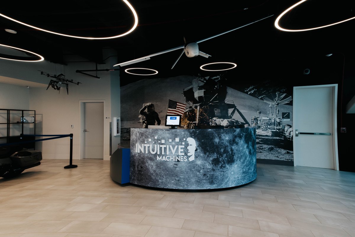 aria_signs's tweet photo. Welcome to the future! 🌌 Our intuitive machine front desk is designed to greet you with elegance and innovation, setting the tone for your journey into space exploration. Experience cutting-edge design at every touchpoint! 🚀✨
#construction #signage #fabrication https://t.co/N0KTTKf7Mr