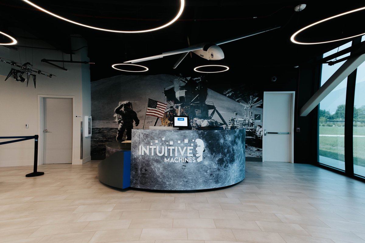 aria_signs's tweet photo. Welcome to the future! 🌌 Our intuitive machine front desk is designed to greet you with elegance and innovation, setting the tone for your journey into space exploration. Experience cutting-edge design at every touchpoint! 🚀✨
#construction #signage #fabrication https://t.co/N0KTTKf7Mr