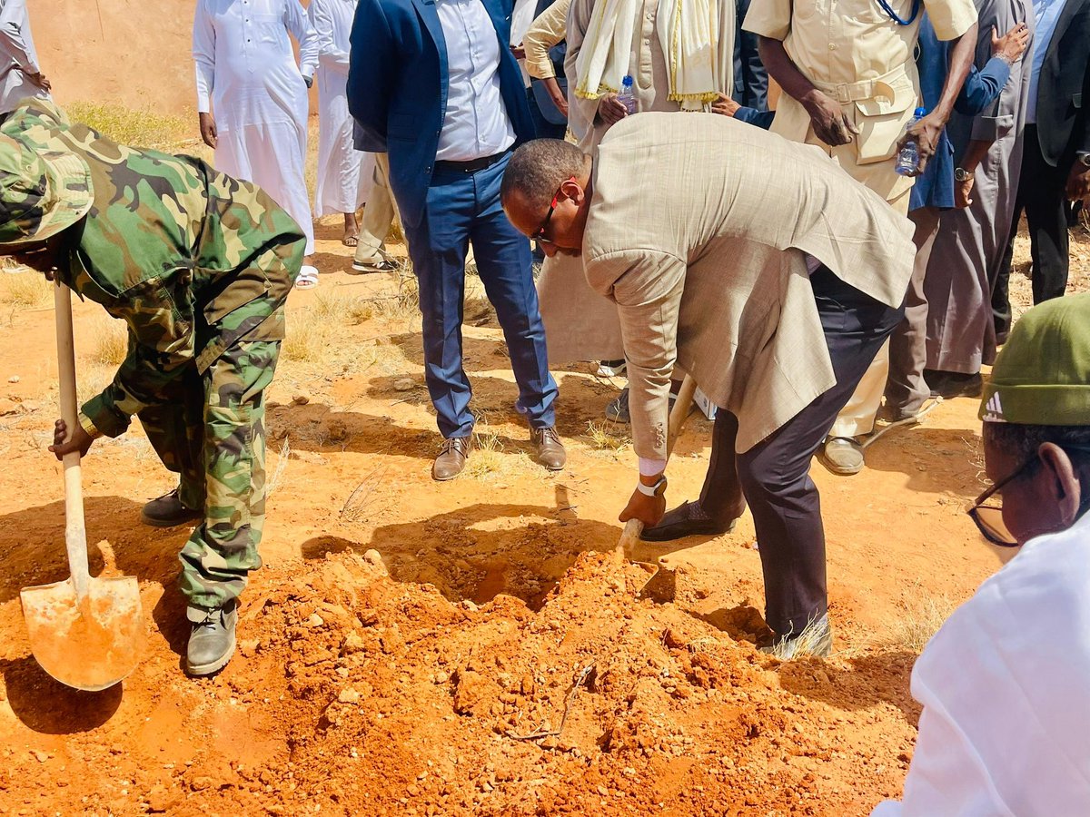 alihwarsame's tweet photo. Waxaan maanta ka qeybgalay aaska Alle ha u naxariistee Dr. Maxamed Cali Yuusuf (Gaagaab) oo lagu aasey magaaladda Gaalkacyo. Naxariistii janno Alle ha ka waraabiyo, ehelka & asxaabta oo dhanna samir & iimaan.

Sanatorka waxaan ka sii raacey magaaladda #Muqdishu oo garoonka Aadan Cadde loogu sameeyey salaadii jinaazadii 1aad, tii 2aadna waxay ka dhacdey garoonka Cabdullahi Yuusuf ee magaaladda #Gaalkacyo.
🤲
Inaa lillaahi wa innaa ileyhi raajicuun