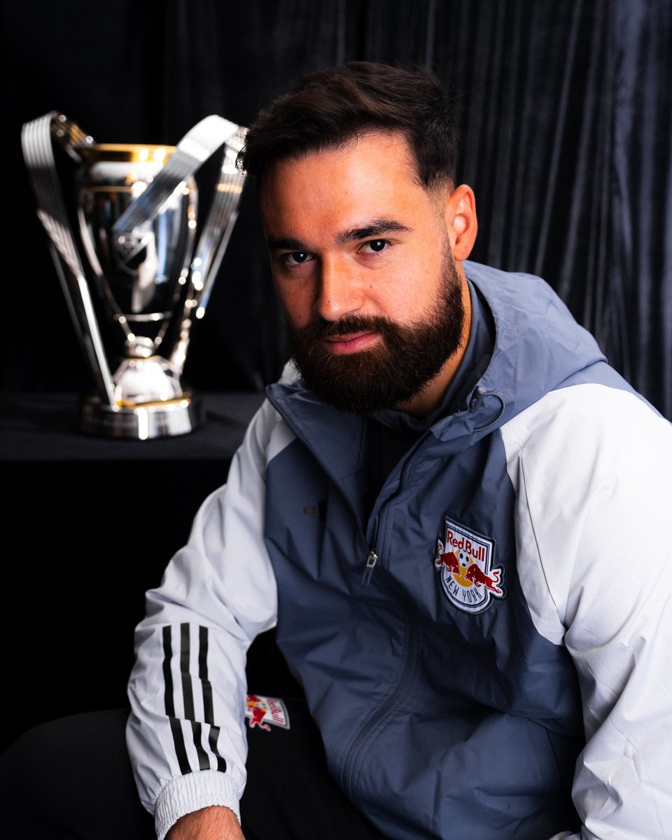 MLS's tweet image. Almost showtime. 🏆

@NewYorkRedBulls // #MLSCup pres. by Audi