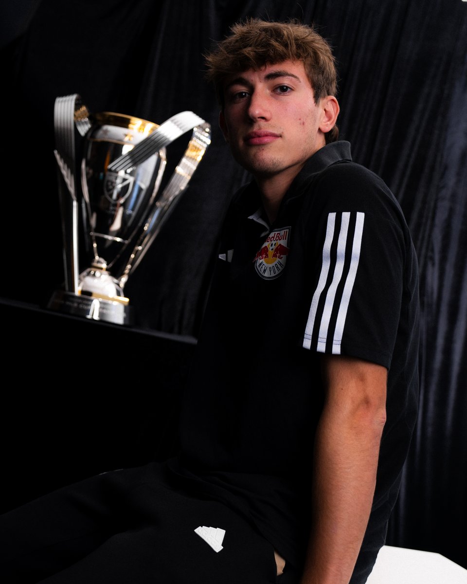 MLS's tweet image. Almost showtime. 🏆

@NewYorkRedBulls // #MLSCup pres. by Audi