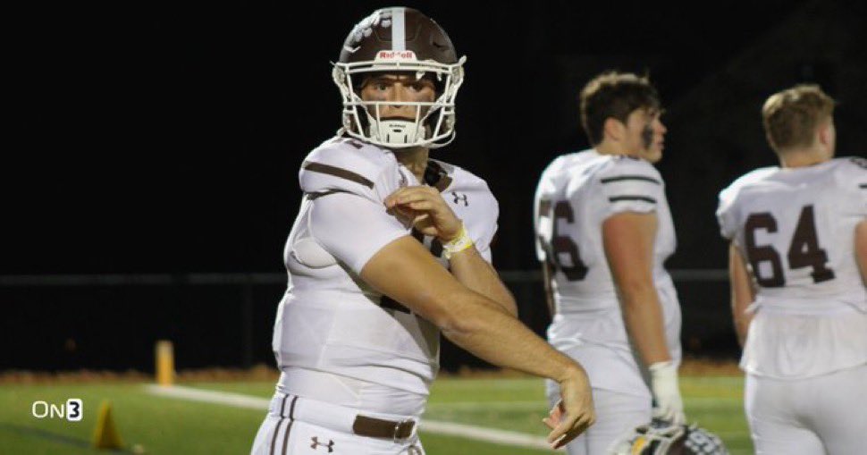 Notre Dame four-star QB Blake Hebert has been named Gatorade Player of the Year in Connecticut following his first season at Greenwich (Conn.) Brunswick School. 

Hebert threw for 1,589 yards and 16 TDs and rushed for 625 yards and 11 TDs in 10 games.

on3.com/db/blake-heber…