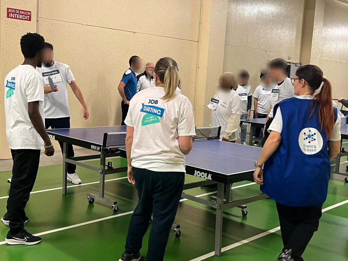 [#EMPLOI]

👥️ Joël MATHURIN, préfet du Puy-de-Dôme, a participé à la dernière édition 2024 de l'évènement "Du Stade vers l'emploi".

🤝 Entre 70 et 90 demandeurs d'emploi et une dizaine d'entreprises étaient présents mardi, à la maison des Sports, à Clermont-Ferrand. 

🎯 Les