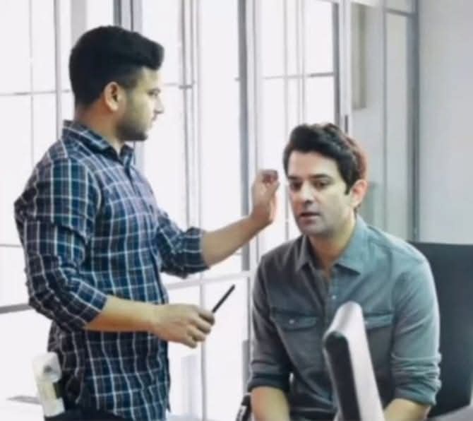 Jano_karem_2's tweet photo. New Beautiful Pics 🌼
I'M SO  PROUD TO BE FROM HIS FANS 💜
ALL THE BEST FOR My GREAT ACTOR  #BarunSobti ♥ 
ONLY BARUNSOBTI
@BarunSobtiSays 🔥 https://t.co/XlvChpxlWM