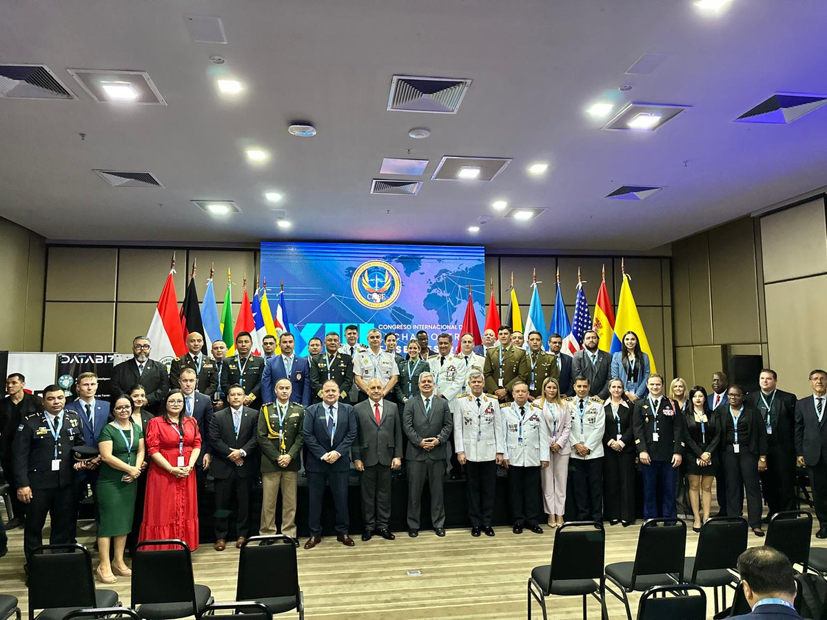 policia's tweet photo. La @policia ha participado en el XIII Congreso de la Comunidad Internacional Policial contra el Secuestro y la Extorsión (#CIPSE), celebrado en #Paraguay
El representante de la #UDEV ha compartido los aprendizajes derivados de la experiencia española en la respuesta policial ante incidentes con rehenes