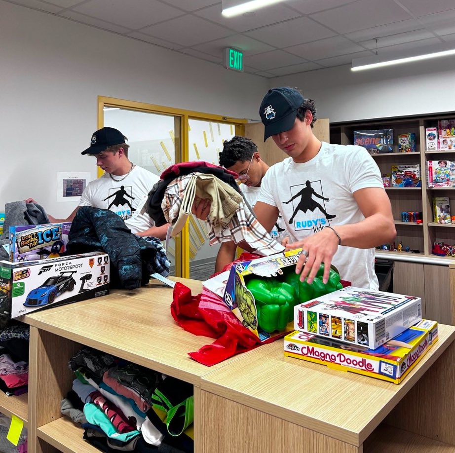 Rudyโs Kids Foundation (@rudys_kids) on Twitter photo We are honored to partner with <a href="/ChildrensCtrUT/">The Children's Center Utah</a> to bring warmth and joy to children this holiday season! This week, we delivered over 150 winter clothing items and toys to support the amazing kids in their programs.
A huge thank you to everyone who helps us make a difference ๐ We are honored to partner with <a href="/ChildrensCtrUT/">The Children's Center Utah</a> to bring warmth and joy to children this holiday season! This week, we delivered over 150 winter clothing items and toys to support the amazing kids in their programs.
A huge thank you to everyone who helps us make a difference ๐