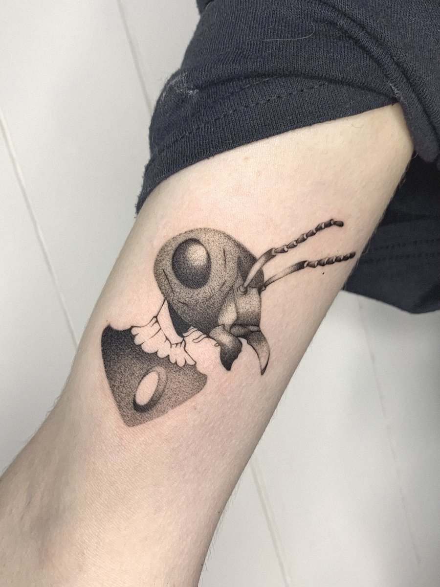 orlanaconda's tweet photo. ✨PUB✨ 

J’ai très peu de visibilité sur mon travail alors si vous pouviez repartager ça me ferait très plaisir🫶🏻 
Je suis tattoo artist à paris et j’ai encore plein de dispos en décembre. Je prends aussi les rdv pour janvier ! 

Mon insta: @/ nebbercracker.ttt 

Merci ⭐️ https://t.co/3IRg9pY71e