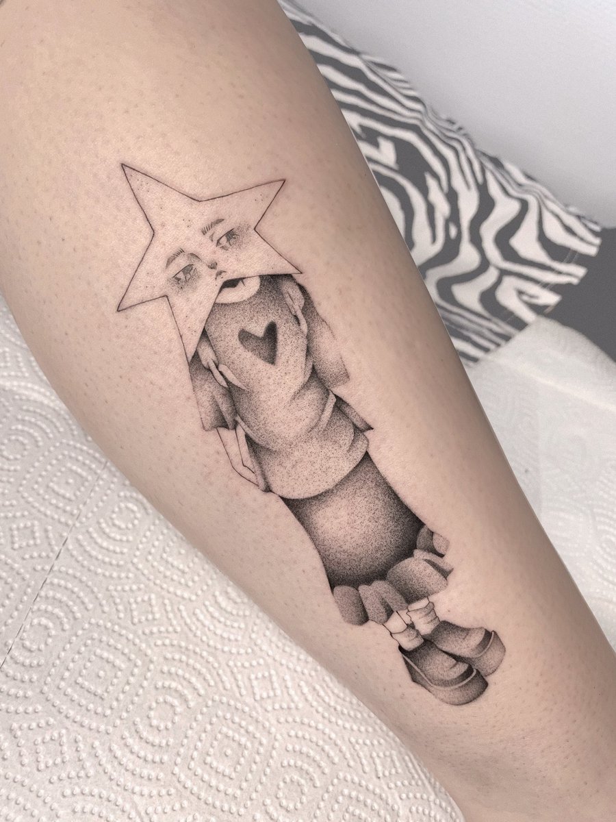 orlanaconda's tweet photo. ✨PUB✨ 

J’ai très peu de visibilité sur mon travail alors si vous pouviez repartager ça me ferait très plaisir🫶🏻 
Je suis tattoo artist à paris et j’ai encore plein de dispos en décembre. Je prends aussi les rdv pour janvier ! 

Mon insta: @/ nebbercracker.ttt 

Merci ⭐️ https://t.co/3IRg9pY71e