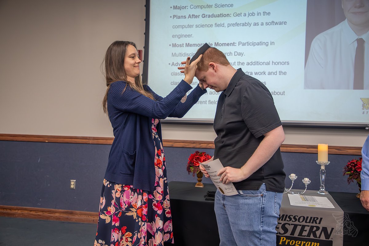 MissouriWestern's tweet photo. Congratulations to all of our Honors Program #Griffons for receiving their medallions yesterday.

Check out the full gallery at https://t.co/z8HYSwo7ti

#MissouriWestern #HonorsProgram https://t.co/nDe4O8bjBF