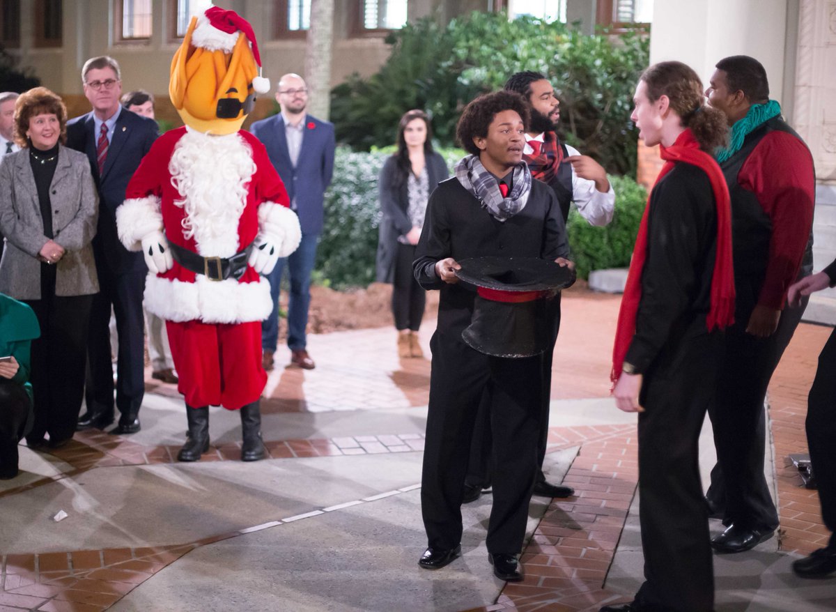 VStateArchives's tweet photo. Lighting of the Palms ceremony with Blaze @ValdostaState , December 3, 2015 #Christmas #ThrowbackChristmas #HolidayTraditions https://t.co/6iYXFo0NS9