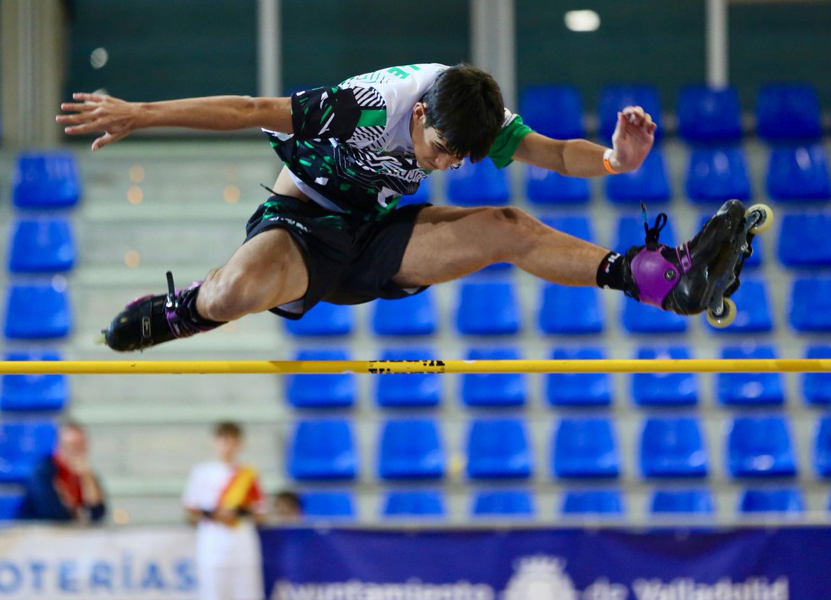 DeportesVLL's tweet photo. En la primera prueba de Salto del Campeonato de España Inline Freestyle sub14, celebrada en el polideportivo Pilar Fernández Valderrama, el líder fue el campeón de España, Guille Jaraíz, (Extremadura), seguido de Hugo (Comunidad Valenciana) y Lorien (Aragón), sobre 117 cm. https://t.co/QK9Oa3ocSB