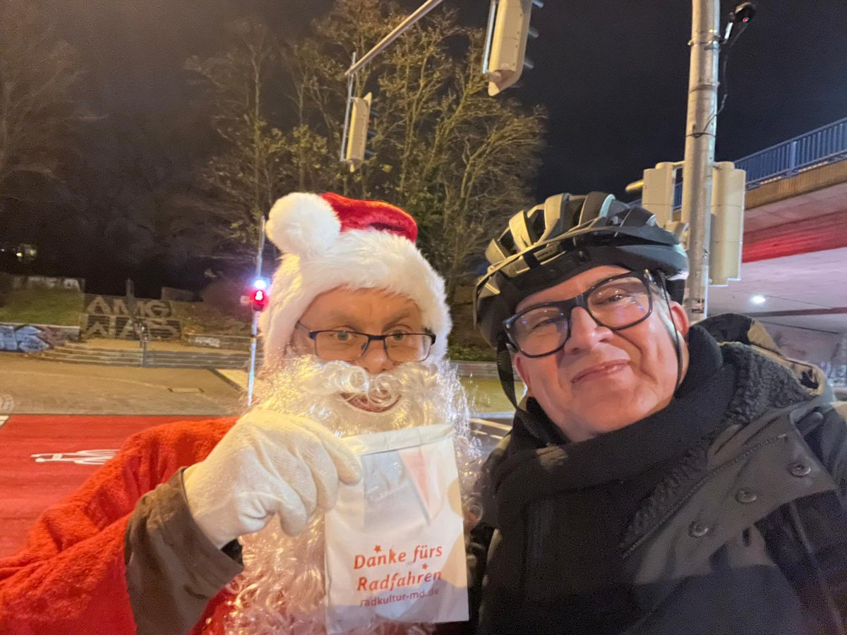 Michael Böcher (@michaboe) on Twitter photo Schön. Der Nikolaus des <a href="/ADFC_MD/">ADFC Magdeburg</a> bedankt sich bei mir fürs Radfahren! Klasse Aktion. Schön. Der Nikolaus des <a href="/ADFC_MD/">ADFC Magdeburg</a> bedankt sich bei mir fürs Radfahren! Klasse Aktion.