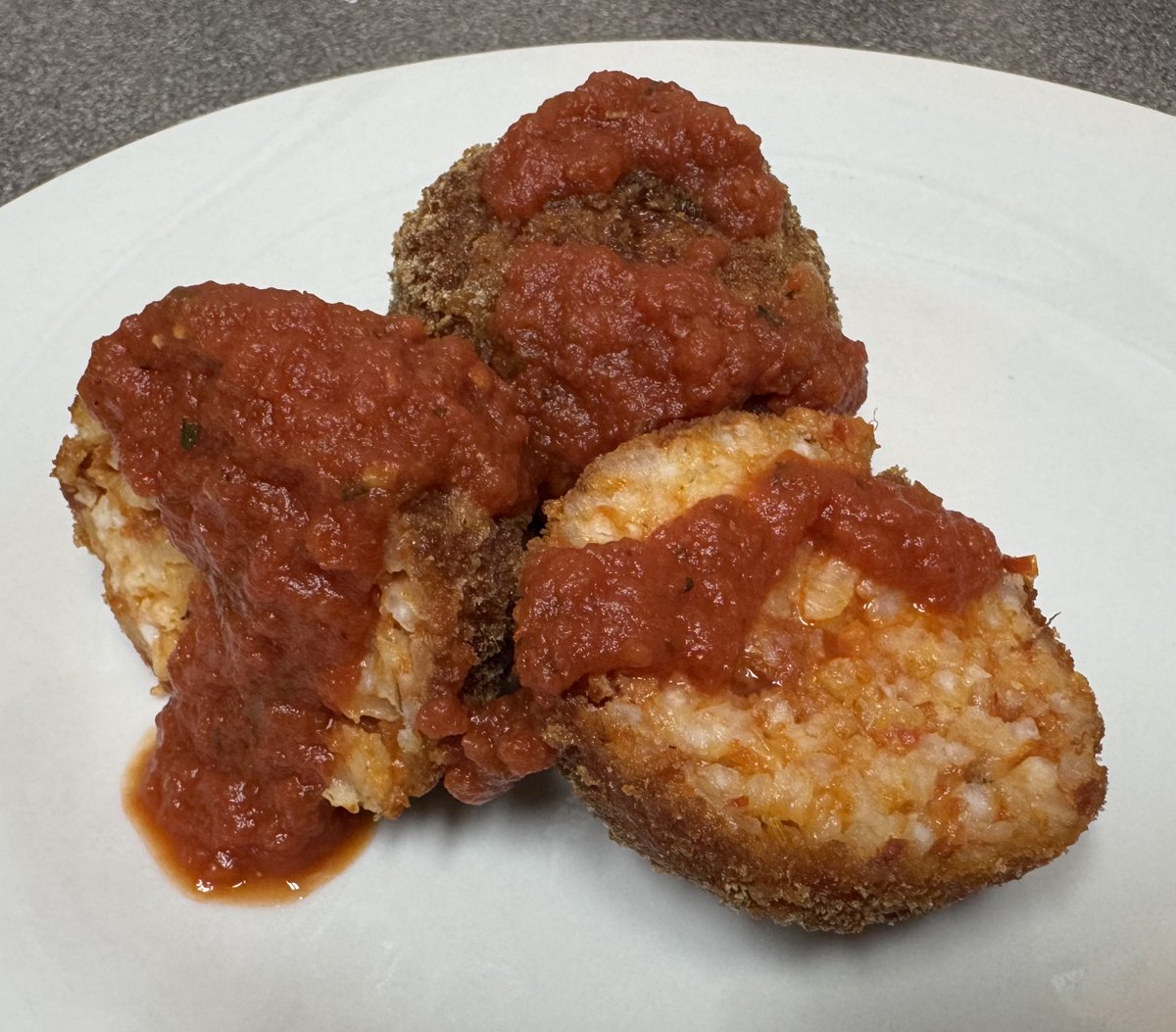 VincesGourmet's tweet photo. New!!! Stop in and try our newest special arancini! It has pepperoni, mozzarella cheese and our homemade marinara sauce. #brittneycini #newarancini #stopin #tryit #itsdelicious #trysomethingnew #eatlocal #wheresyracuseeats https://t.co/9IW7rwAwIT