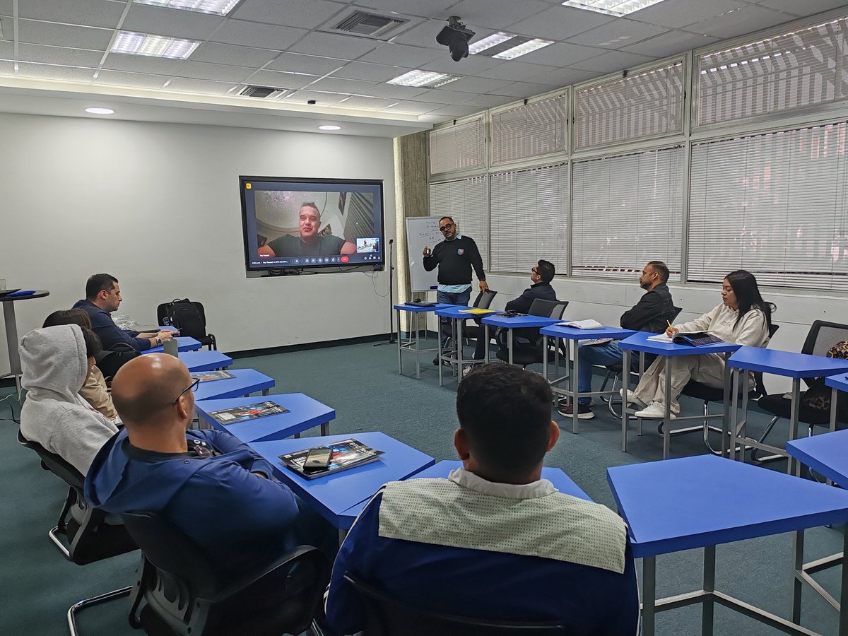 academiabtcucab's tweet photo. El día de ayer en nuestro Curso de #P2P tuvimos el honor de recibir en vivo a uno de los más grandes exponentes del ecosistema: @ray_noOnes 

Hablamos de: #P2P, #Bitcoin, #Arbitraje, #GiftCards e incluso del "superpoder" que todos tenemos al hacer uso de las cripto y la tecnología. 

¡Gracias a @noonesapp por el apoyo!🤜🤛

CC @elprofep2p @SoyDanielP2P