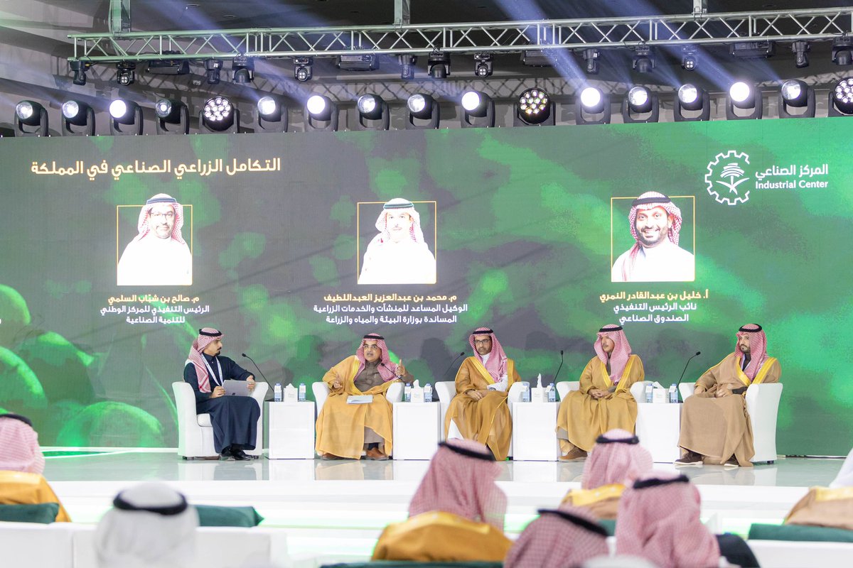 KhlilBinSalamah's tweet photo. أكدت خلال مشاركتي في جلسة حوارية في @Potatohub_sa ؛ على أهمية التكامل بين وزارتي @mimgov، و@MEWA_KSA، لتعزيز القطاع الزراعي والصناعي، ومناقشة أحدث التقنيات والابتكارات لزيادة الإنتاج وتحسين الجودة، بما يسهم في تحقيق الأمن الغذائي وتعزيز الاقتصاد الوطني. https://t.co/91DIYgay40