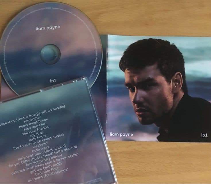 Hace cinco años Liam lanzó su primer álbum en solitario "LP1".

Gracias por tu música que nos acompañará por siempre. Prometemos mantener viva tu memoria y seguir encontrando consuelo en tus canciones 🤍

#5YearsOfLP1