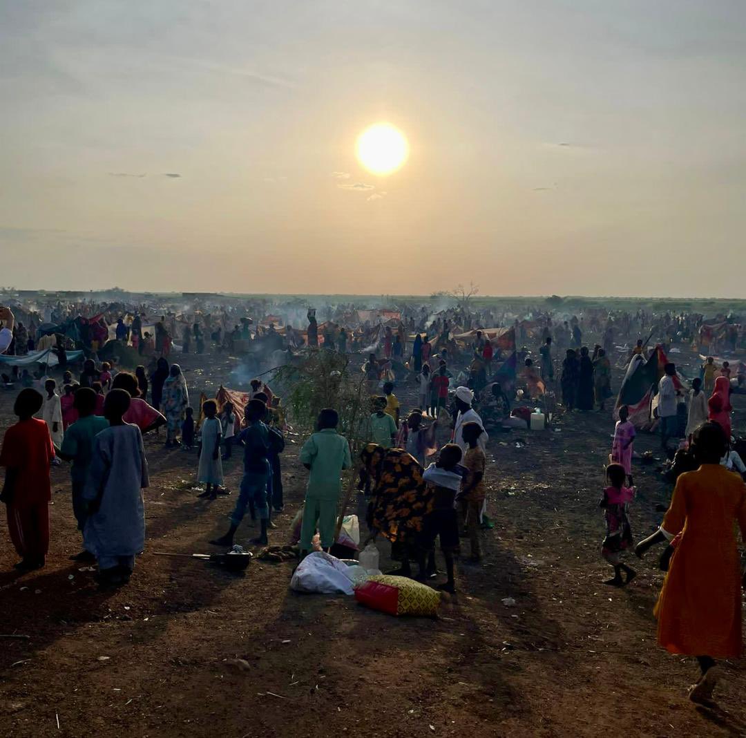 The town of Renk in #SouthSudan has born the brunt of the #Sudan crisis
500,000+ have transited through Renk fleeing fighting + atrocities - This week another peak with 20,000+ arrivals 

Humanitarian partners have tried to support host communities in Renk 
Details here