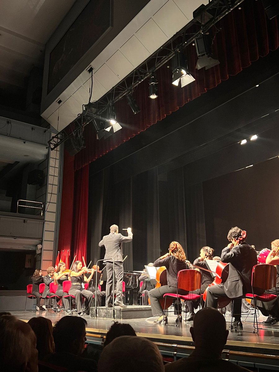 OSCG_Getafe's tweet photo. Esta mañana hemos formado parte del acto institucional celebrado en el Teatro Federico García Lorca con un programa de bandas sonoras bajo la dirección de @carlosdiezmusic 

Muchas gracias por elegirnos para este día tan especial https://t.co/kdmxkD5oMO