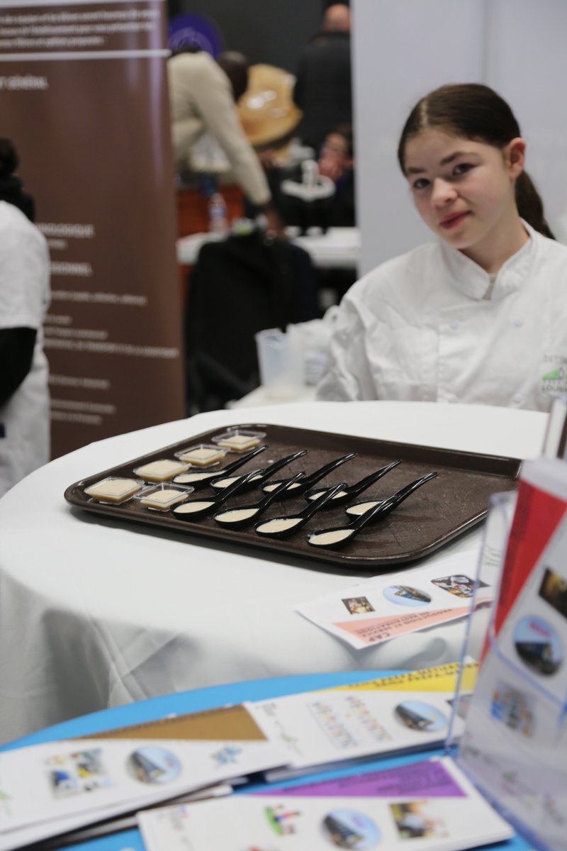 le forum "Métiers en tournée" à Gisors ! 
Les 4 et 5 décembre 2024, la salle polyvalente de Gisors a accueilli une nouvelle édition du forum Métiers en tournée, un événement organisé par France Travail, la Région Normandie, la Communauté de Communes du Vexin Normand, en