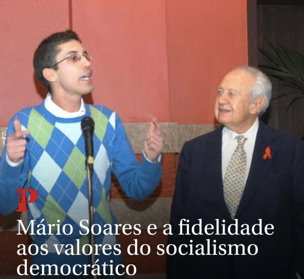 Já sabíamos e hoje foi reafirmado pelo próprio… o trabalho de Pedro Nuno Santos foi como jotinha na JS e depois como secretário geral da…JS! Viva o cartão rosa!
Em relação a Mário Soares… duvidem sempre de quem enriquece com o salário de político! Viva Portugal!