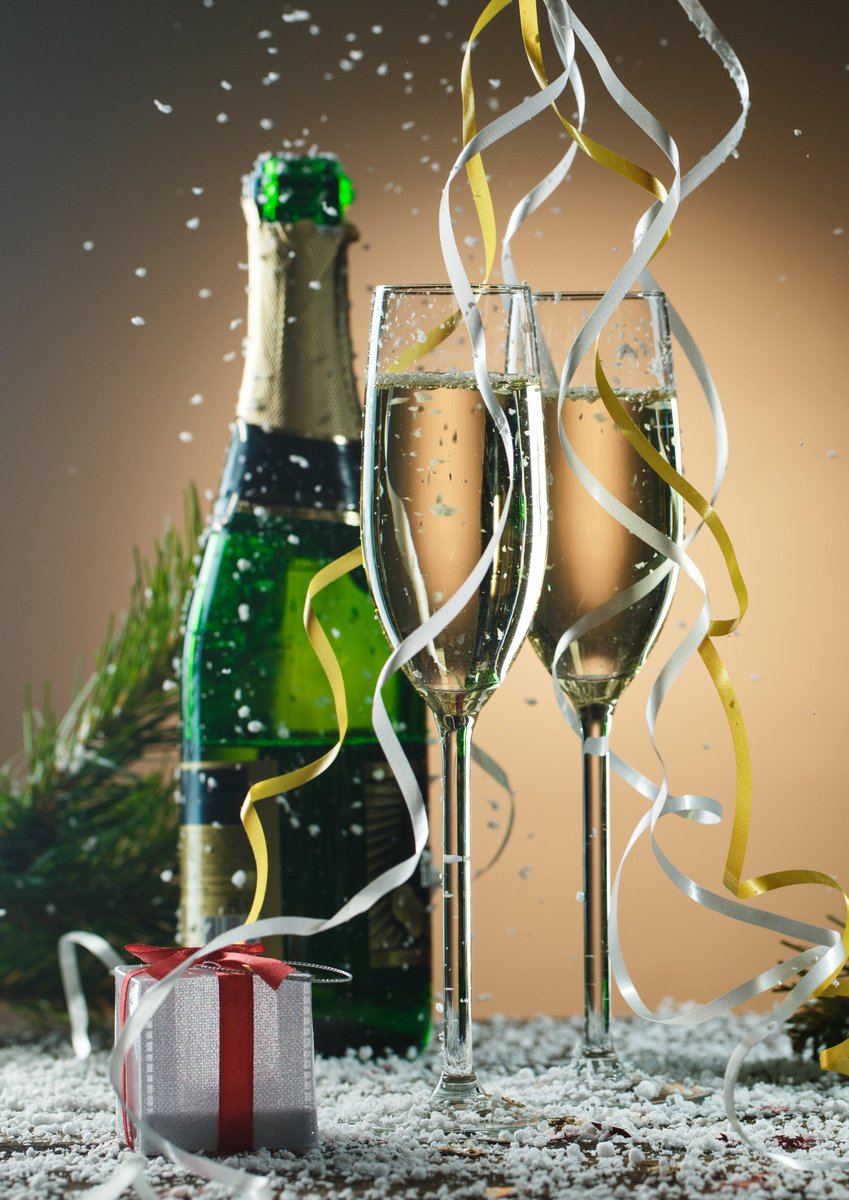 samwylieharris's tweet image. Snazzy sparkling wines for Christmas soirées... here’s what’s on our gold list for a good-time glass! #sparklingwines #festivefizz #Christmas #Drinks #Christmasparties #bubbles #celebration #party 
irishnews.com/life/food-drin…