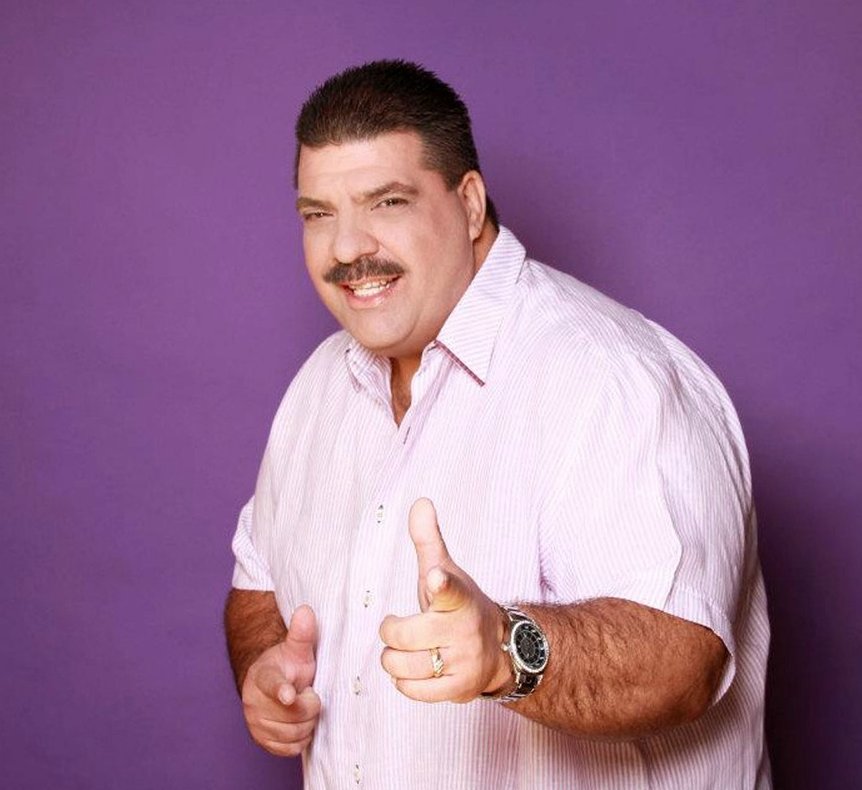 _RoqueCastro's tweet photo. La tiranía del colombiano Maduro pagó a Maelo Ruiz $ 150.000 por presentarse ante un pueblo hambriento, un país donde los niños tienen años que no toman un vaso de leche, donde familias hurgan en la basura para comer, donde los hospitales están sin algodón. Bolívar los fusilaría. https://t.co/CW6JMLDULS