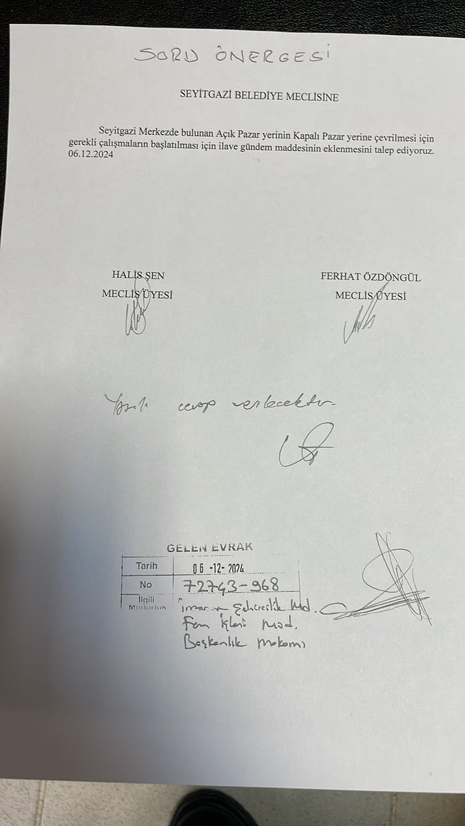 ozcanyildiz_26's tweet photo. Göreve geldiğimiz günden beri her pazartesi Seyitgazi pazarındayız hemşerilerimiz ile istişarelerimizi yaptık birlikte üşüdük birlikte zorlandık ve kapalı pazar ihtiyacımızı sürekli dile getirdik getirmeyede devam edeceğiz bugün de resmiyet kazandırdık ve belediyemizin 
Aralık ayı meclis toplantısında Meclis üyelerimiz Seyitgazi KAPALI PAZAR  için önerge verdi  ama önergemiz OYLAMAYA ALINMADI ve yazılı cevap 
vereceklerini beyan ettiler 
görselde de mevcuttur lakin 
Seyitgazi belediye başkanı Sayın Uğur TEPE
sözlü olarak meclis üyelerimize 3 hafta içinde bir çalı��ma başlatacağı konusuna değindi
İLÇEMİZİN sorunlarını biliyoruz dile getirmekten çekinmeyeceğiz yapılan her hizmet hemşerilerimiz içindir takipçisi olacağız 
Birlikte Güçlüyüz Seyitgazim