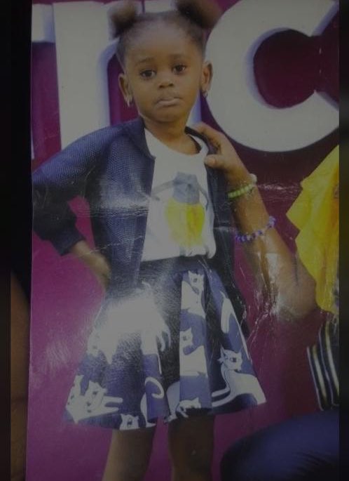 Choix1stJo's tweet image. Svp Votre retweet va redonner l'espoir à cette famille de retrouver leur fille !
Hélène Milambo, introuvable depuis hier.

Prière de nous joindre au numéro
0843102377