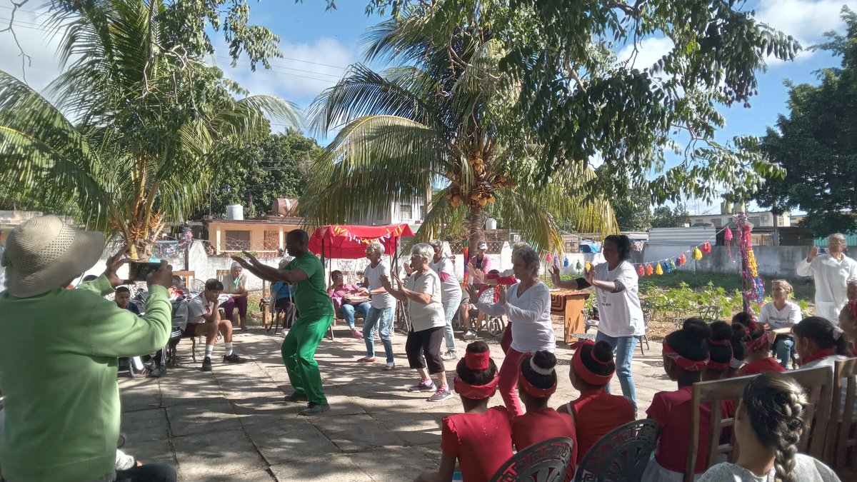 DocenteFinlay's tweet photo. Municipio Colón se declara Municipio por la salud, con una actividad intersectorial en el Hogar Materno Eusebio Hernández, vinculando al Proyecto Hilando Fino de la casa de abuelos CEGER y otras actividades de ejercicio físico y culturales https://t.co/BXwtY9xHl4