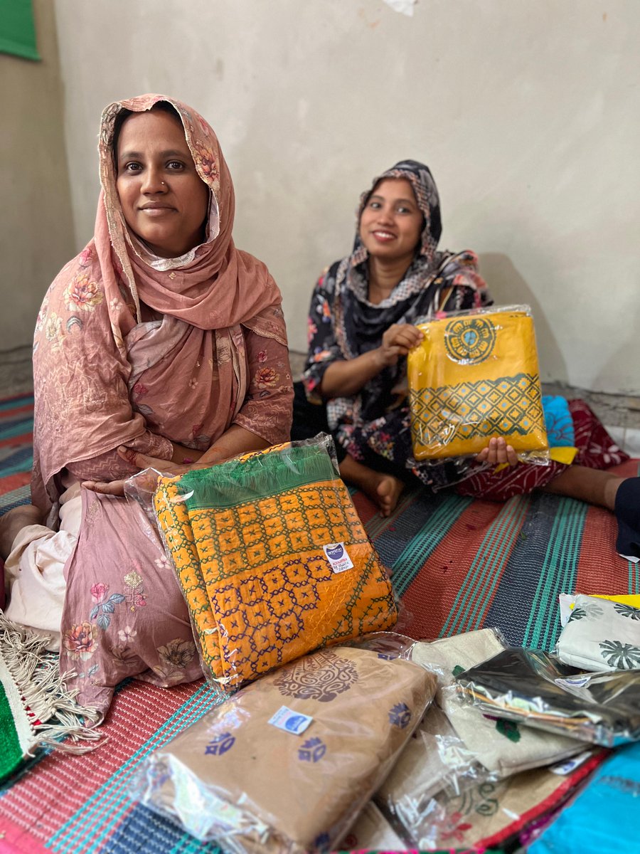 wphfund's tweet photo. With support from @wphfund, @agrajattra is advancing the 💰 security of Rohingya women &amp; girls in Cox’s Bazar 🇧🇩, where livelihood opportunities are scarce.

They’re diving into all kinds of activities to boost their business skills - and creating amazing products along the way! https://t.co/Weg8zWY2j0