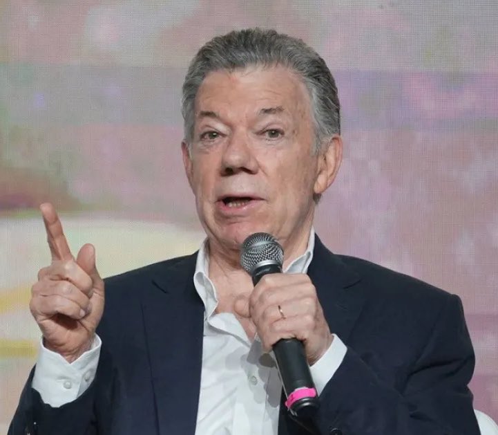 PluralidadZ's tweet photo. Juan Manuel Santos arremete contra Vicky Dávila, la acusa de ser una “loca” llena de “odio y resentimiento” y de desprestigiar la revista Semana. https://t.co/S8Ypis8iht https://t.co/pVkF3q7bUN