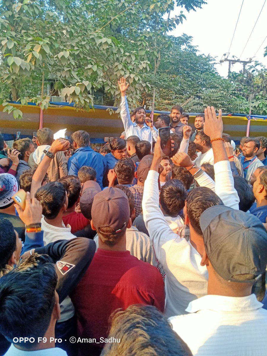 Digital___club's tweet image. छात्रों के लिए आवाज उठाने वाले हमारे Khan Sir गिरफ्तार हुए हैं। #no_normalization_in_bpsc​ #khansir​ #biharbpscprotest​ #bpsc​ #patna​ #kgs​ #shorts​  #bpsc​ #bpscnormalization​ #normalization​ #khansirpatna​ #patna​ #biharpolice​ #khansir​ #bpscprotest​ #biharbpscprotest