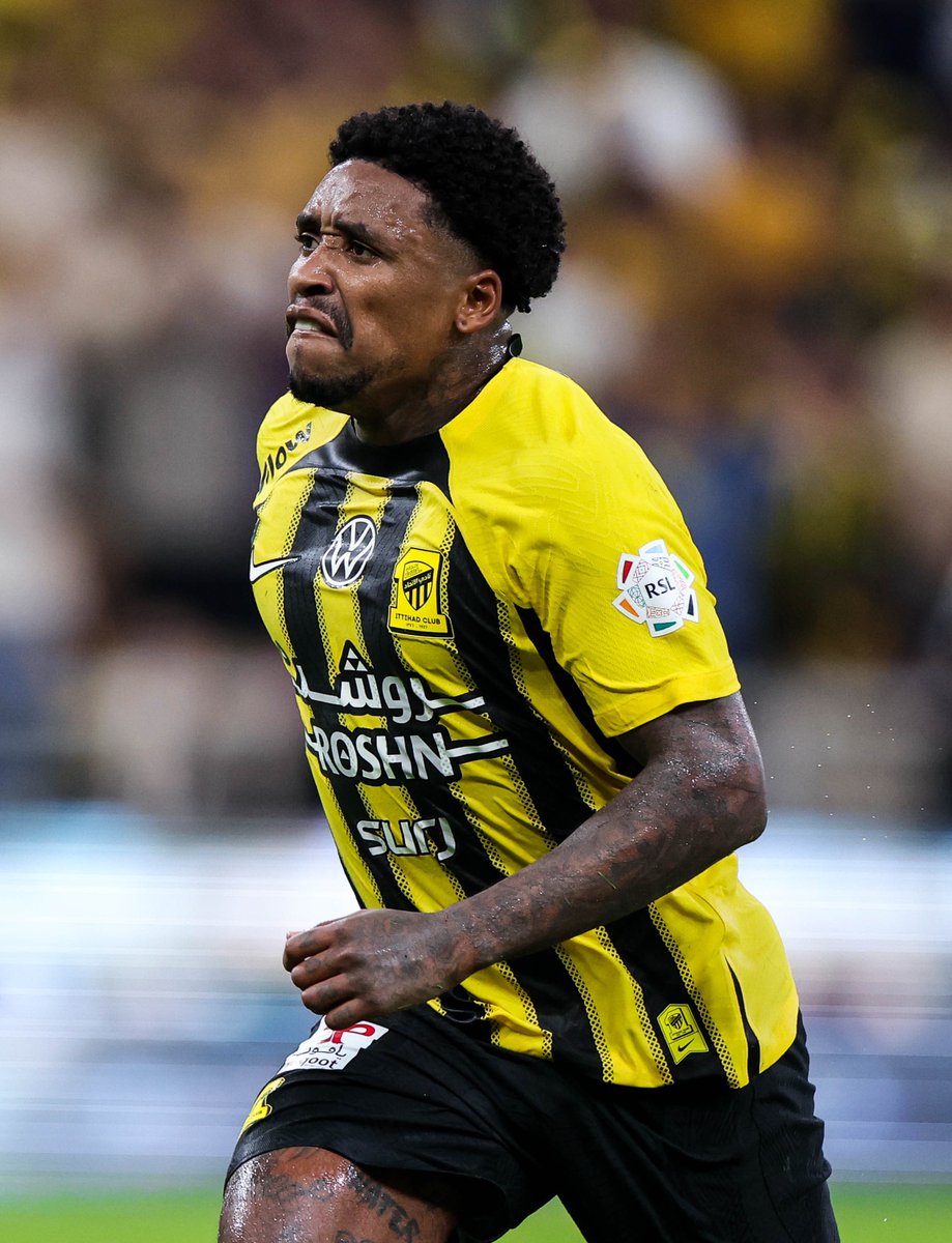 ittihad's tweet photo. 🎶 أسمر كحيل العين قلبي أسير عطفُه 🤩⚽️
#الاتحاد_النصر https://t.co/0RolcTVMPY