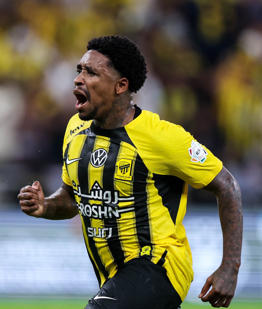 ittihad's tweet photo. 🎶 أسمر كحيل العين قلبي أسير عطفُه 🤩⚽️
#الاتحاد_النصر https://t.co/0RolcTVMPY