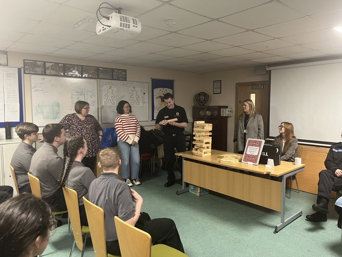 abewdhq's tweet photo. Last week, @DumbartonYvs hosted an awareness session in support of #16Days .Discussions on gender inequality and recognising potentially abusive language/ behaviours. Thanks to WDCEDAR @caledonianSyst1 @BTP @WDCouncil Women’s Safety Support &amp; DDWA #imagine #RailwayGuardianApp https://t.co/dk6VWiTZoK