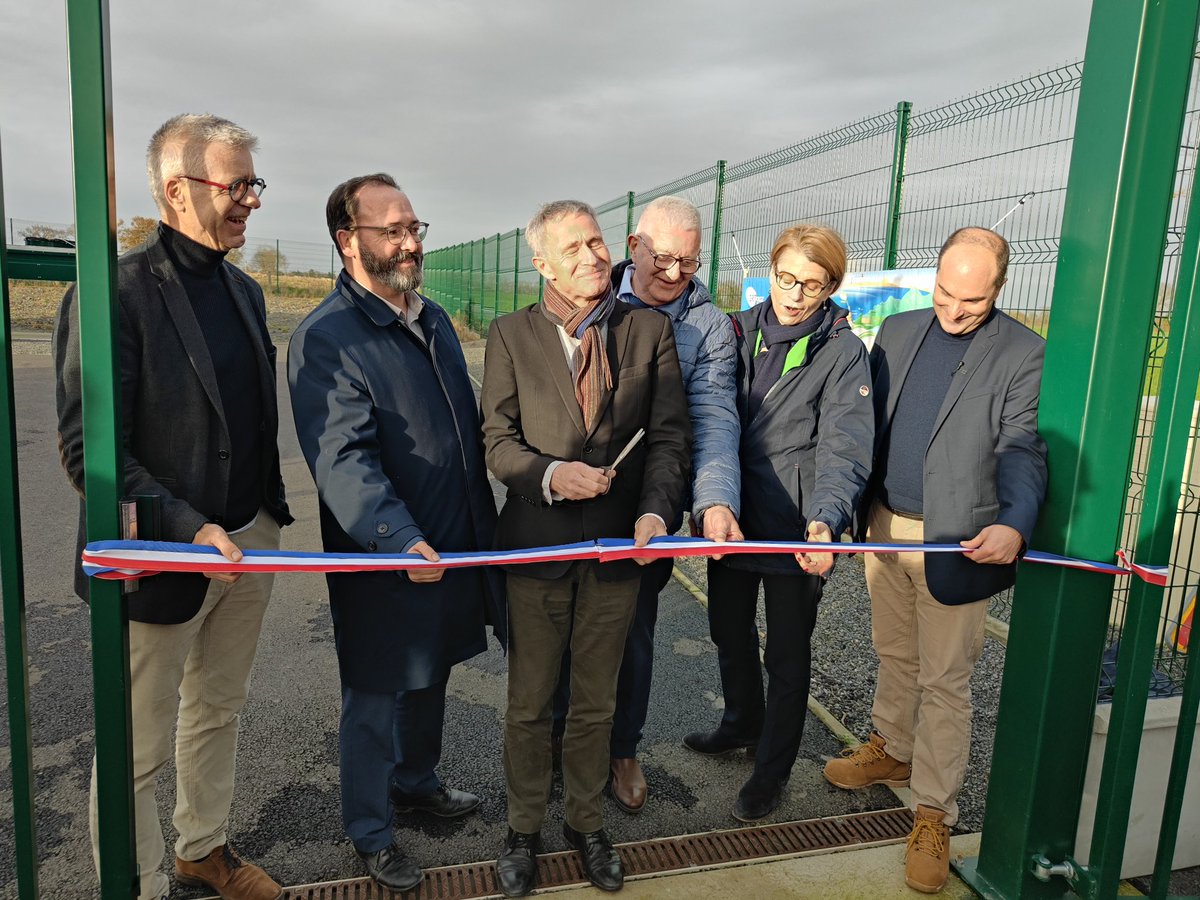 sdesallier's tweet photo. Heureux d'avoir participé à l'inauguration du Rebours de #Meslin pour faciliter l'introduction de gaz vert dans le réseau. #lamballe @grdf22 @22Sde @ilecallennec https://t.co/yU9wQM0mBj