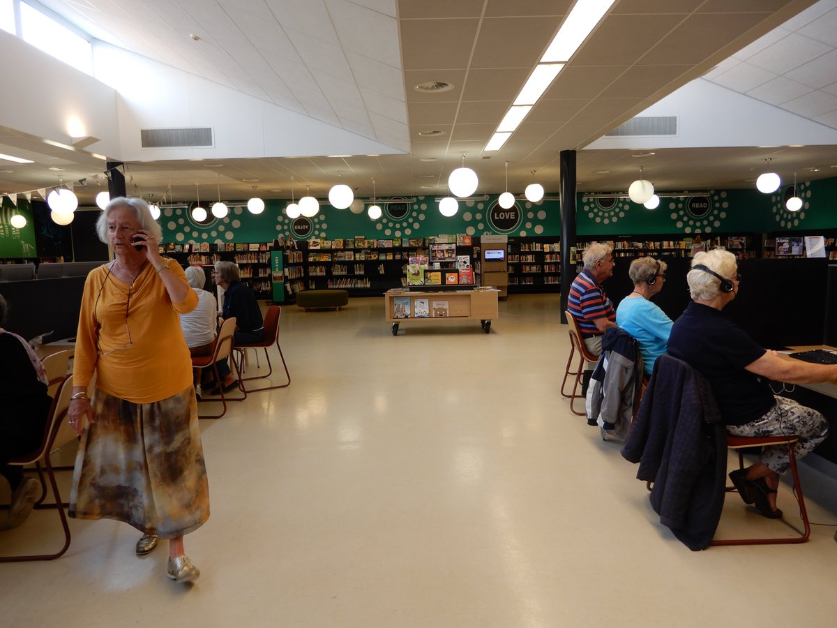 refajahkerk's tweet photo. Digitaal vaardig zonder zorgen ⌨️💻���👍 Lees hier over het vrijwilligerswerk van Ineke voor @forum_groningen: https://t.co/FCxYnJmdaq #dienstbaar #diaconaat #kerkvoordestad https://t.co/jGJeCMBbdl