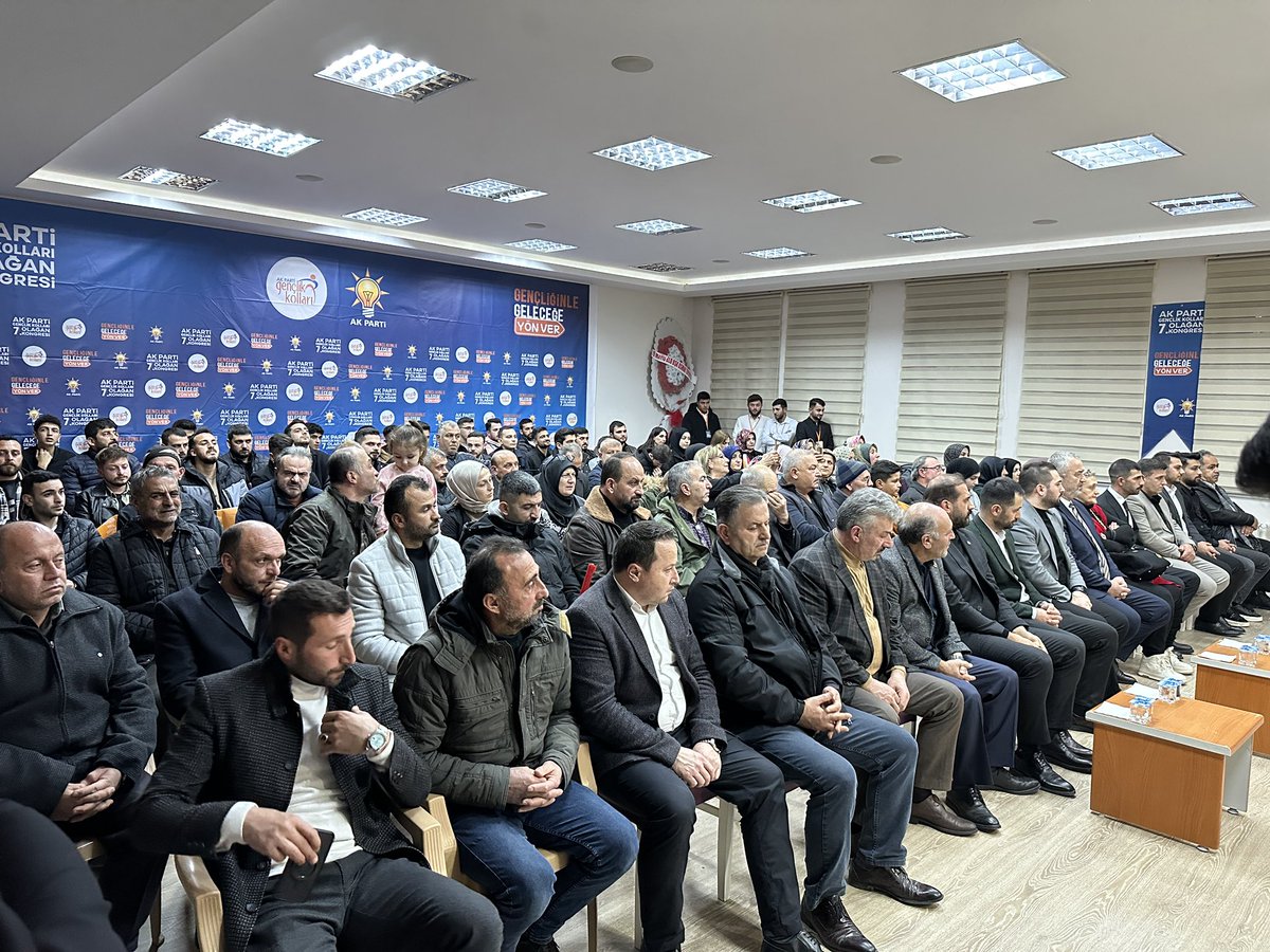 yilmazmcht's tweet photo. 📍19 Mayıs…

İlçe Başkanımız Hakan Yazar, Belediye Başkanımız Osman Topaloğlu ve değerli misafirlerimizin katılımlarıyla 19 Mayıs İlçe Gençlik Kolları 7. Olağan Kongremizi gerçekleştirdik.

Hem sahada hem de masada güçlü bir gençlik ile çalışmalarımıza devam edeceğiz. 

#GençliğinleGeleceğeYönVer 🪧🎯