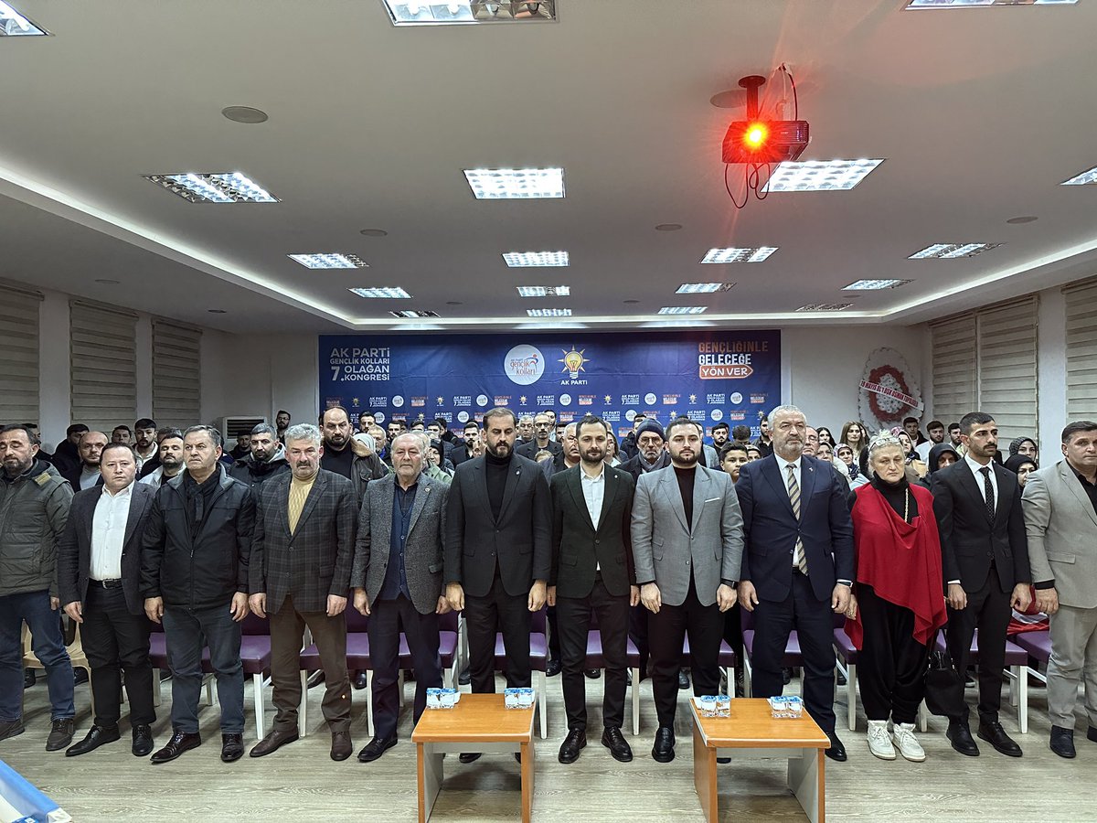 yilmazmcht's tweet photo. 📍19 Mayıs…

İlçe Başkanımız Hakan Yazar, Belediye Başkanımız Osman Topaloğlu ve değerli misafirlerimizin katılımlarıyla 19 Mayıs İlçe Gençlik Kolları 7. Olağan Kongremizi gerçekleştirdik.

Hem sahada hem de masada güçlü bir gençlik ile çalışmalarımıza devam edeceğiz. 

#GençliğinleGeleceğeYönVer 🪧🎯