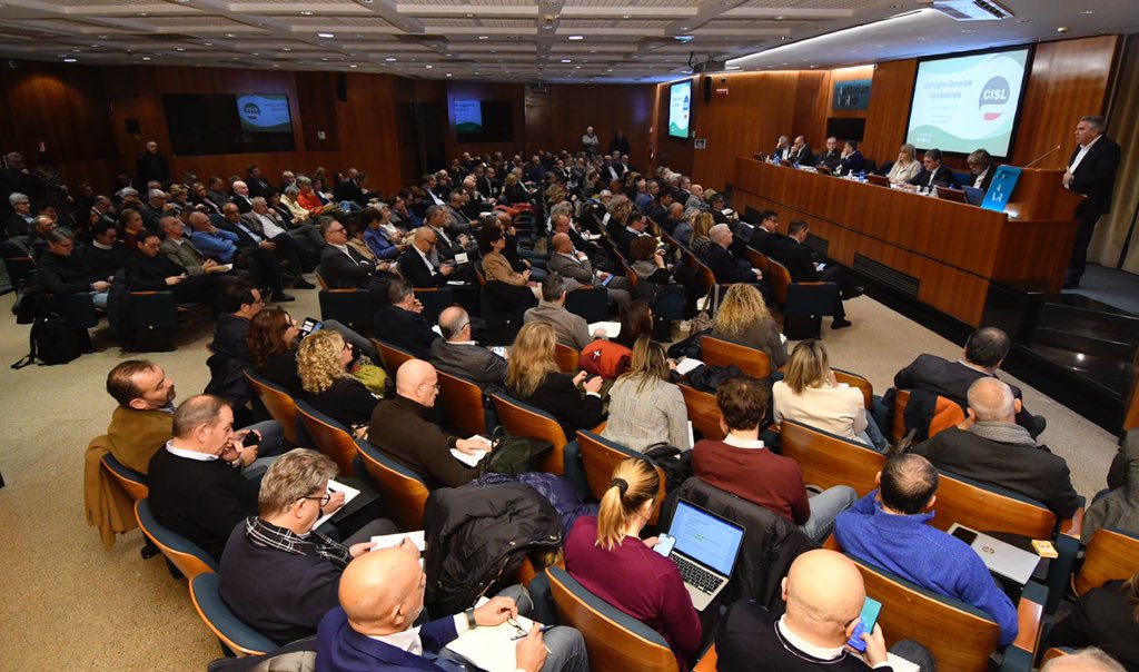 CislNazionale's tweet photo. Legge di Stabilità, Cisl: Proseguiremo percorso di incontri e assemblee nei luoghi di lavoro e sui territori, per coinvolgere lavoratori, pensionati e cittadini lungo tutto l’iter di approvazione della Manovra. 
Leggi il comunicato👉https://t.co/B0hwV4H2ng https://t.co/YeeGfIG4oz