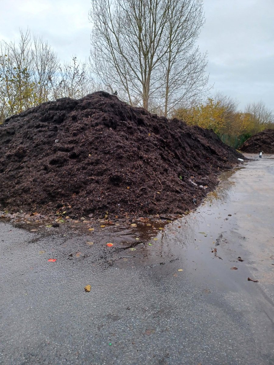 LimerickEnviron's tweet photo. For all the Gardeners out there...FREE mulch available at Mungret Civic Amenity Centre.  @LimerickCouncil https://t.co/ZsAla8uh9h