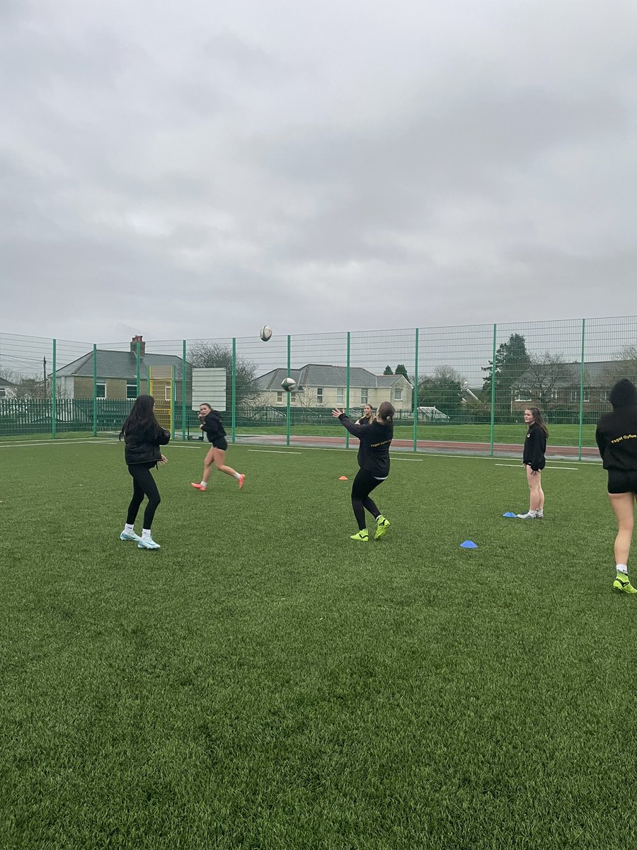 Amy Cule (@amycules14) on Twitter photo A wet and windy session <a href="/HawliauYGGwyr/">Hawliau Ysgol Gyfun Gwyr</a> to finish the week. Great efforts from the girls who continue to develop each week ⭐️ A wet and windy session <a href="/HawliauYGGwyr/">Hawliau Ysgol Gyfun Gwyr</a> to finish the week. Great efforts from the girls who continue to develop each week ⭐️