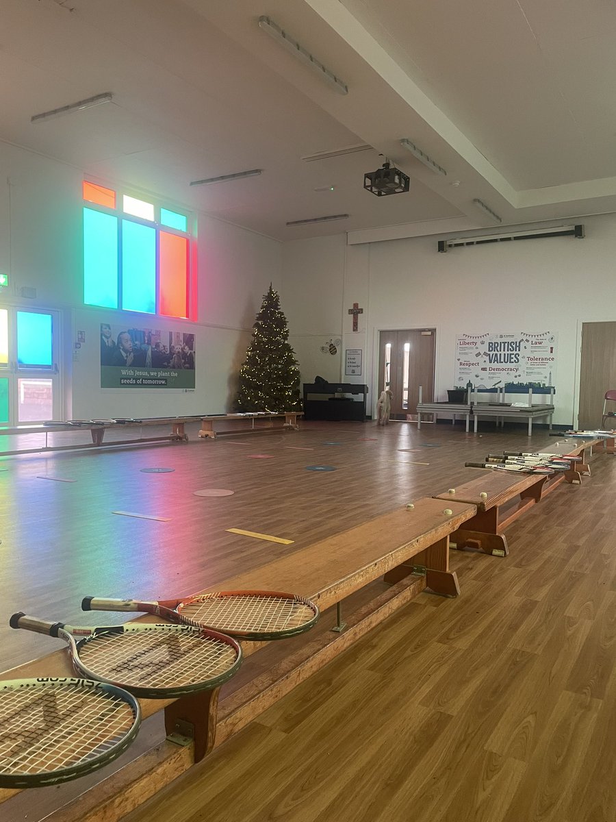 jhemmingstennis's tweet photo. 🎾 🎄Tennis while feeling festive @StAmbroseSpeke https://t.co/i0Pfp04IiZ