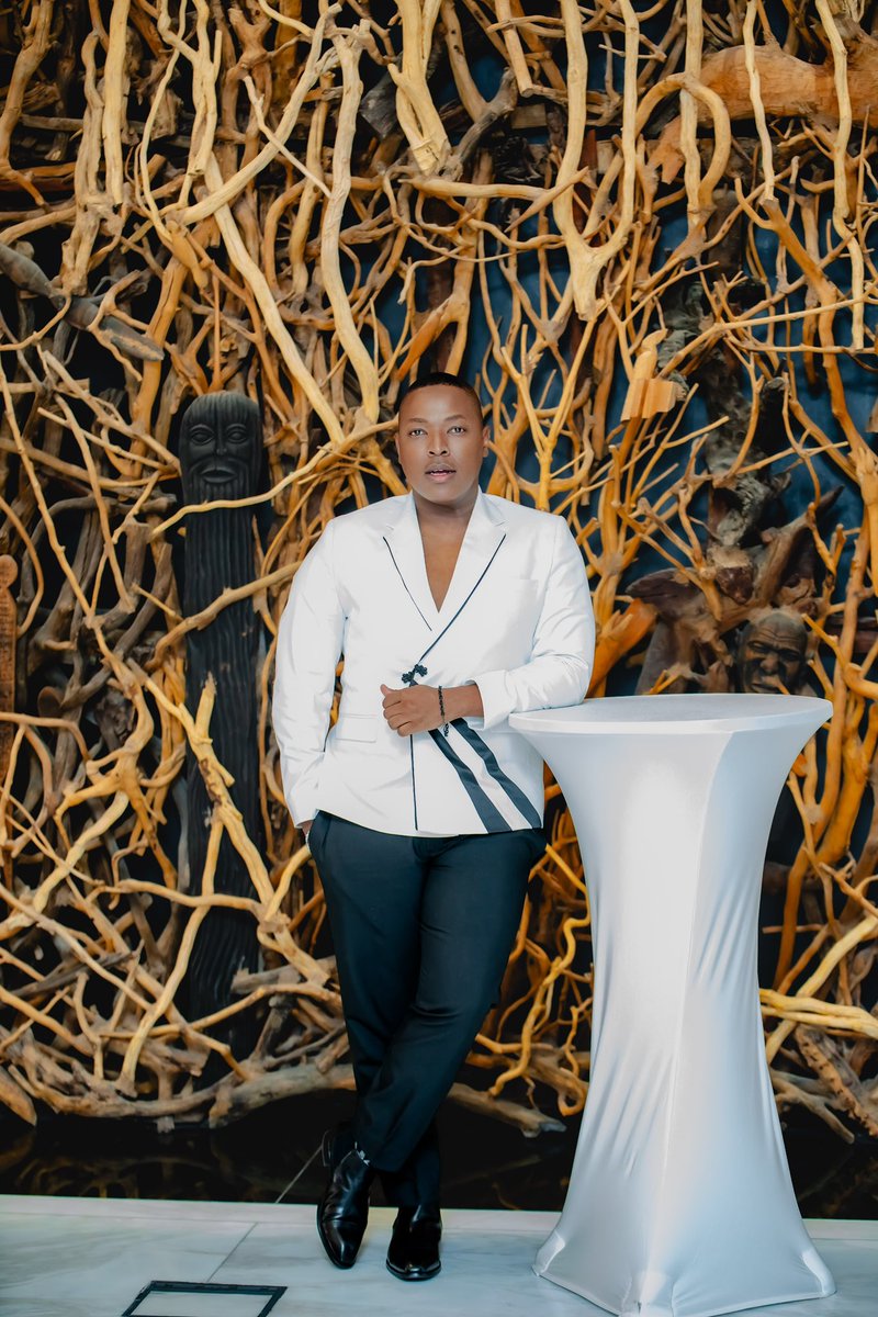 andrepitse's tweet photo. Diamonds💎Of Botswana
We are in Johannesburg South Africa for the De Beers Shinning Light Awards 2024. The theme this year is: Luxury Re-Defined.
Pula 🇧🇼! #shinninglightawards #luxuryjewlery #buildingforever https://t.co/CBjDiwyCR2