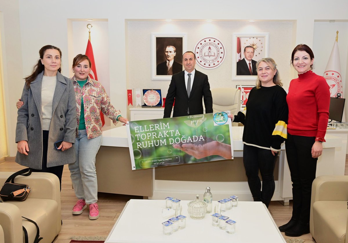 usakilmem's tweet photo. 🎉 Tebrikler! 🎉

Antalya'da 10-12 Aralık tarihlerinde düzenlenecek olan eTwinning 15. Ulusal Konferansına, başarılı projeler arasında yer alan "Ellerim Doğada, Ruhum Toprakta" projesi ile Banaz Şehit Edip Aybey Ahat İlkokulundan Müyesser ULUDAĞ davet edilmiştir. https://t.co/xwlqPB5bx6